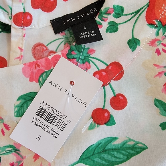 NWT Ann Taylor Strawberry And Cherry White Peplum Tie Back Top Size S - Picture 11 of 12
